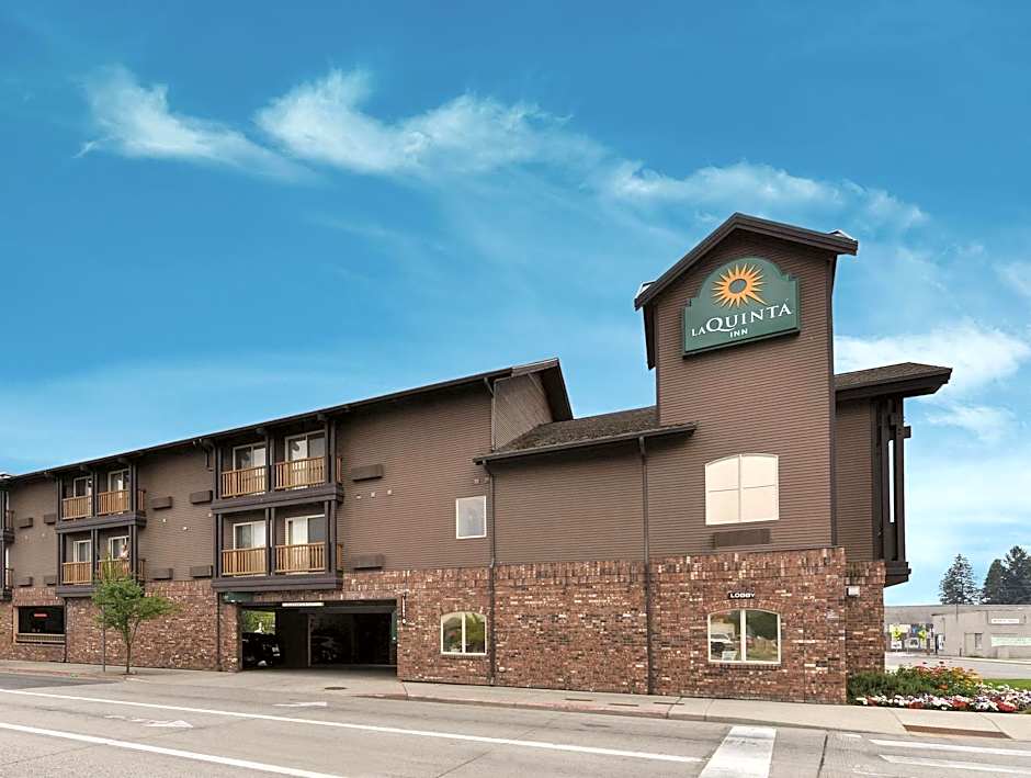 Cedar Street Hotel & Suites