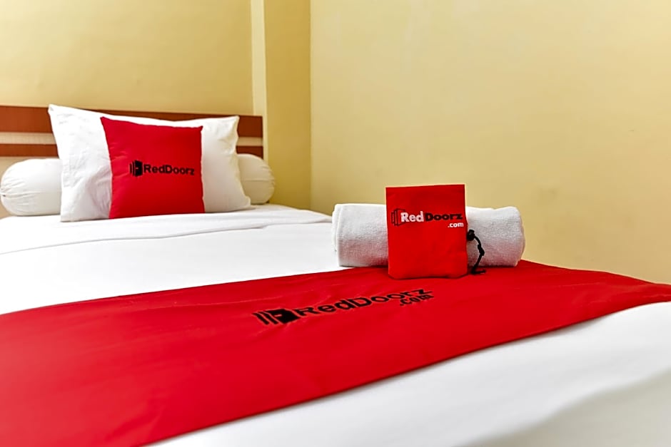 RedDoorz Plus near Mall Bali Galeria 2