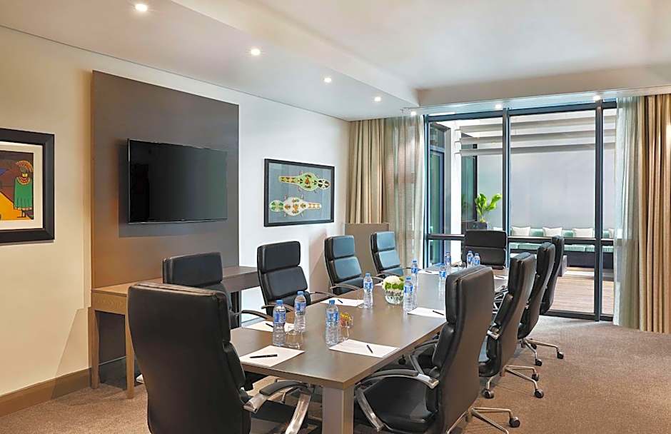 Legend Hotel Lagos Airport, Curio Collection By Hilton