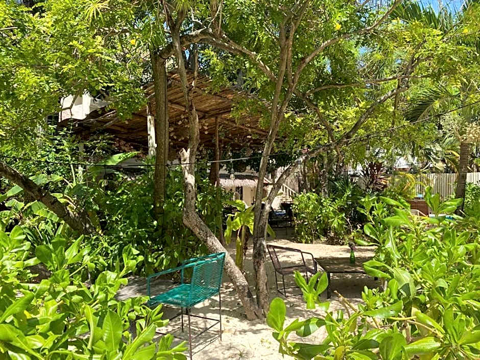 Isabella Beachside Hotel – Playa del Carmen, TX