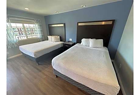 2 Queen Beds | Mob Acc RI Shwr Nsmk Micfridg