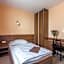 City Hotel B&B, reception 24 7, 800m od-from R1, free parking