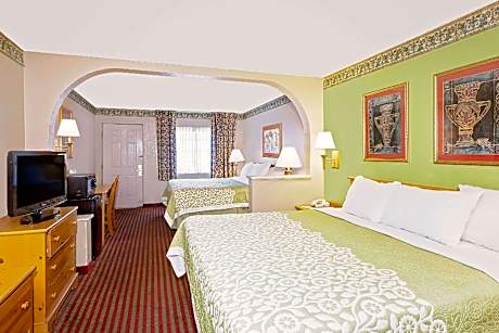 2 King Beds Non-Smoking