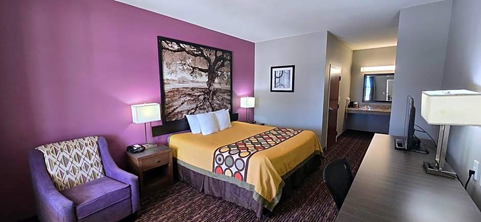 Super 8 by Wyndham Carrizo Springs