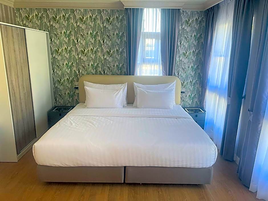 V20 Boutique Jacuzzi Hotel