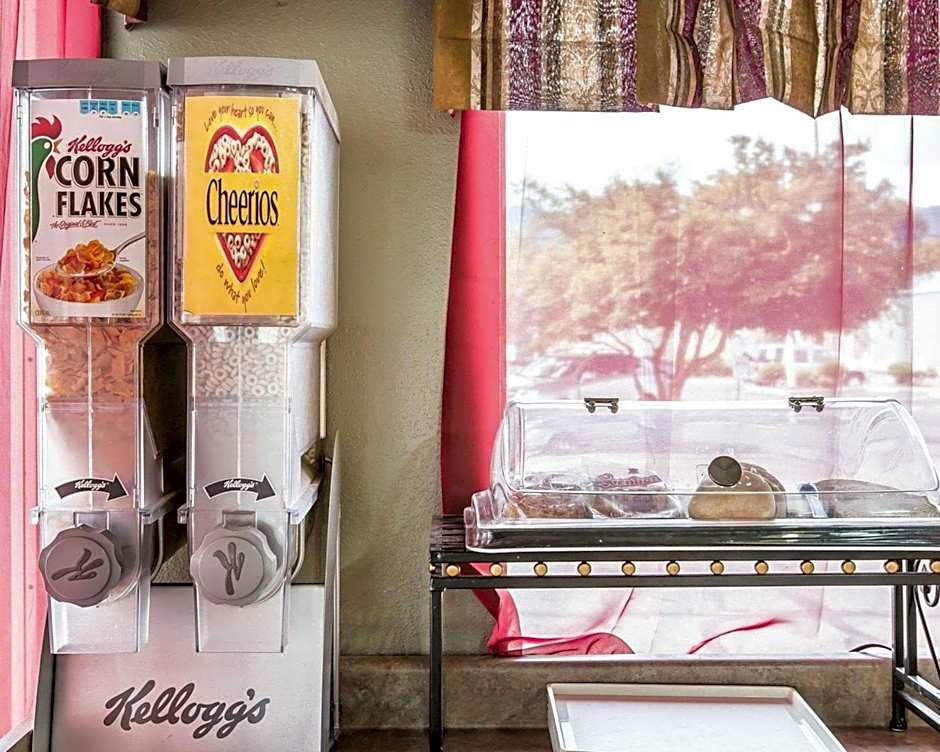 Econo Lodge Inn & Suites Yreka