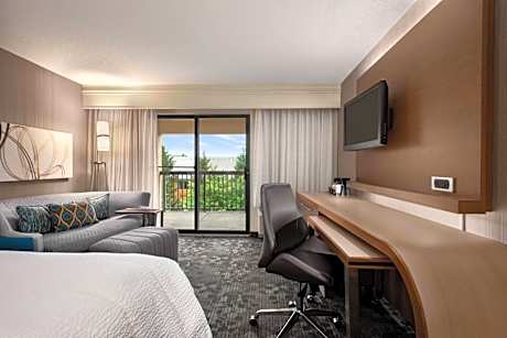 King Room with Balcony and Bathtub - Mobility Access