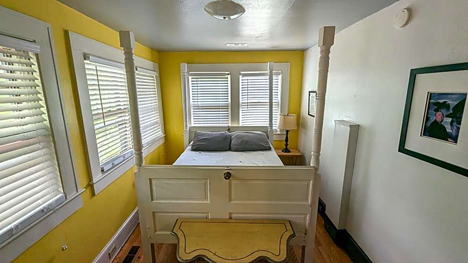 Bon Paul & Sharky's Hostel