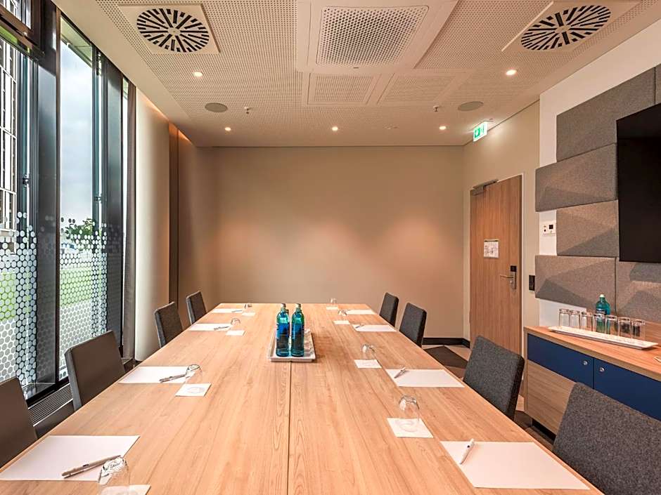 Holiday Inn Express Dusseldorf- Hauptbahnhof By IHG
