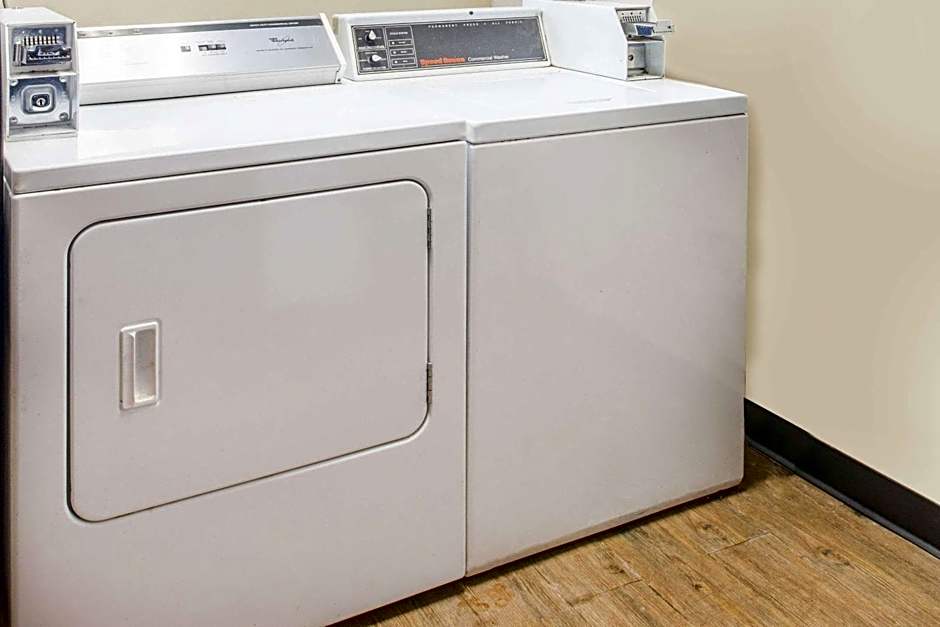 Travelodge by Wyndham Terre Haute