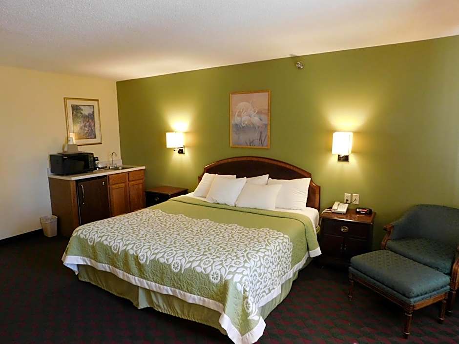 Days Inn by Wyndham Lexington NE