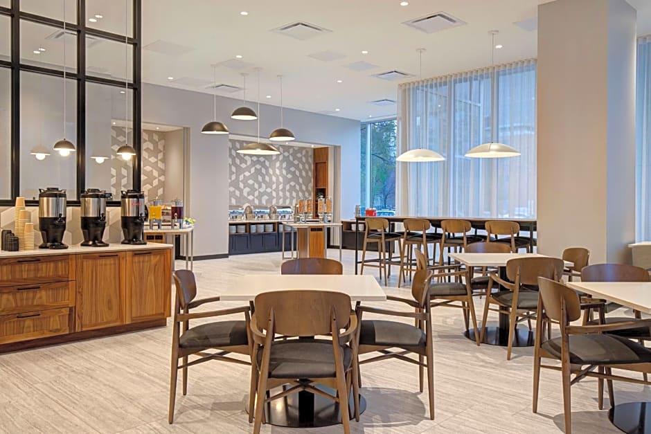 Homewood Suites By Hilton Montreal Downtown