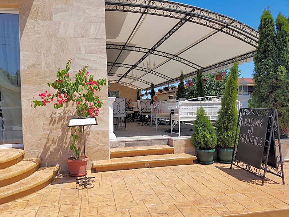 семеен хотел Прованс Ахелой