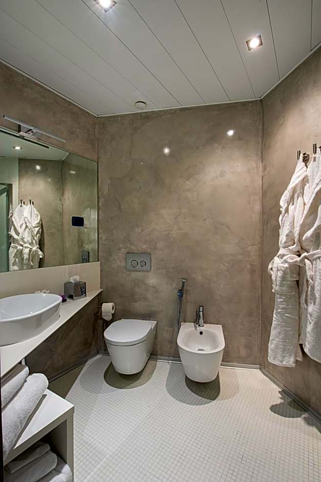 Carrick Hotel