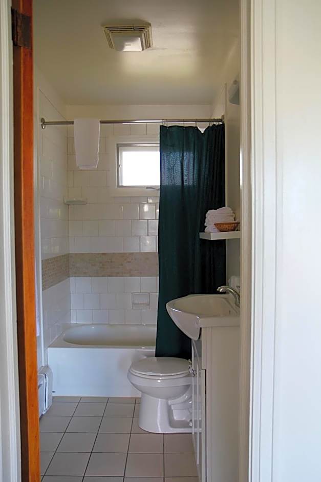 Sara Placid Inn & Suites