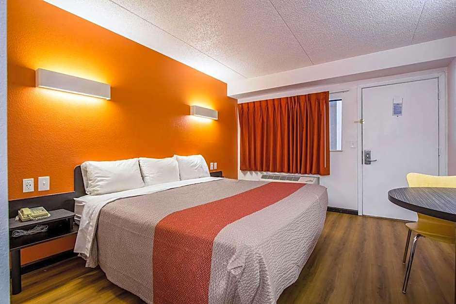 Motel 6-Ashland, OH