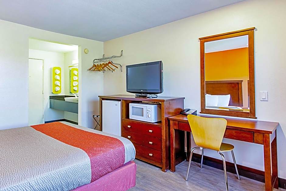 Motel 6 Pendleton, OR - West