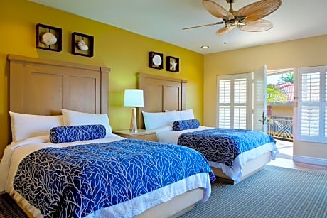 Premium Queen Room with Two Queen Beds and Kitchenette