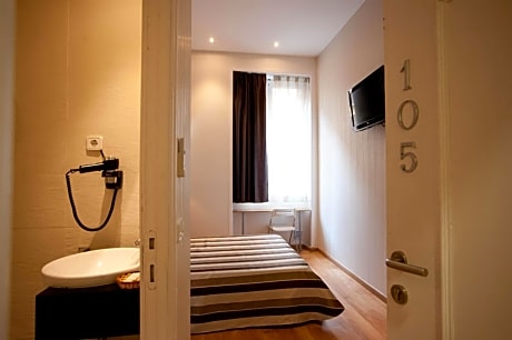 Double or Twin Room with Private Bathroom