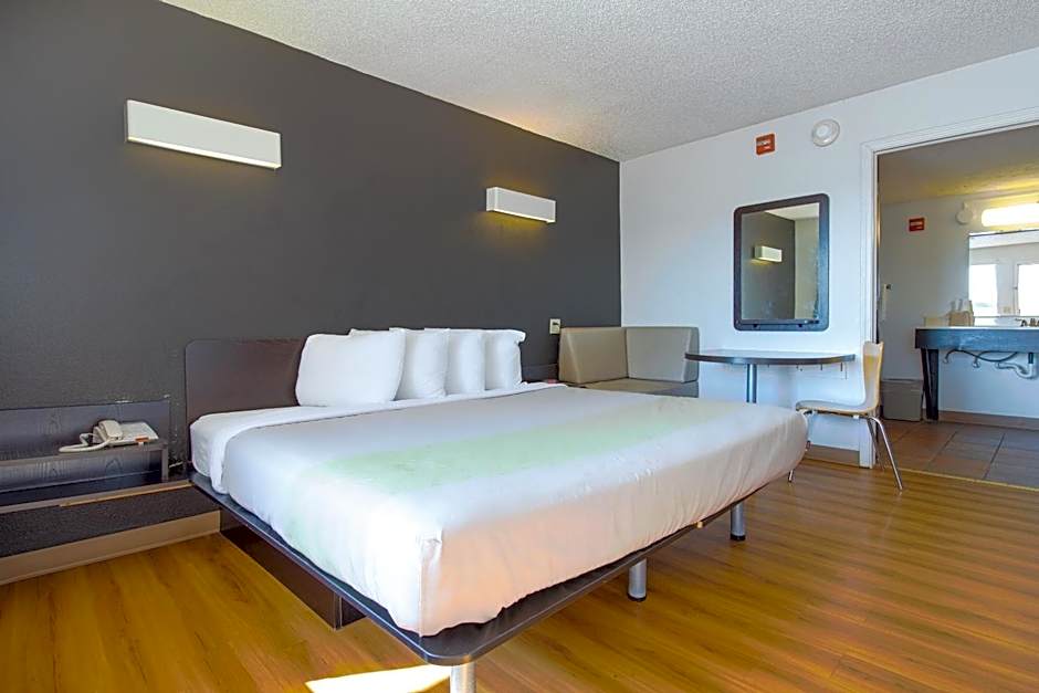 Studio Inn Extended Stay Oklahoma City Airport by OYO