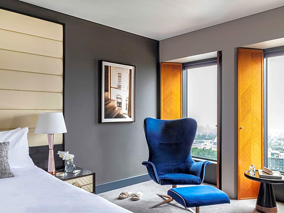Photo 1 of 4 of Club Luxury Sofitel 1 King Bed, City View