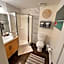 Three Peaks Getaway Jacuzzi Suite - sleeps 4