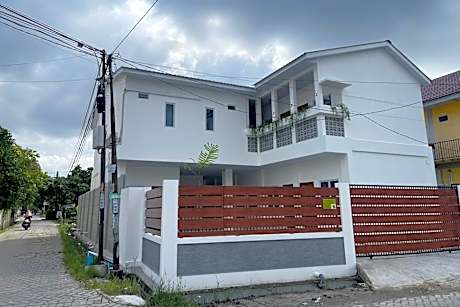Hotel O White House SyariahNearOYO 93457 White House Syariah