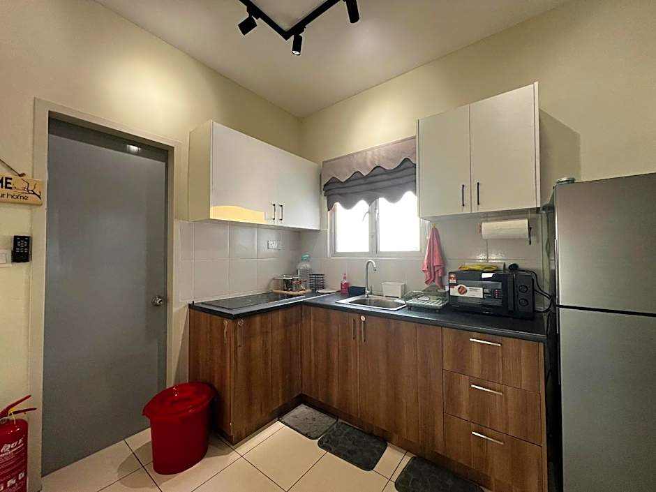 Casa D'Faiz Alanis near KLIA pool olympic size