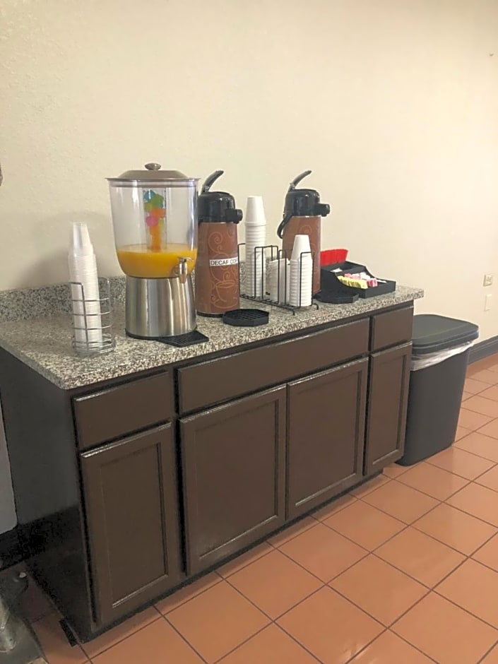 Red Roof Inn & Suites Lexington - Hamburg