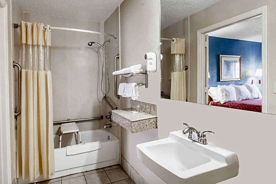Days Inn By Wyndham Nashville North/Opryland Area