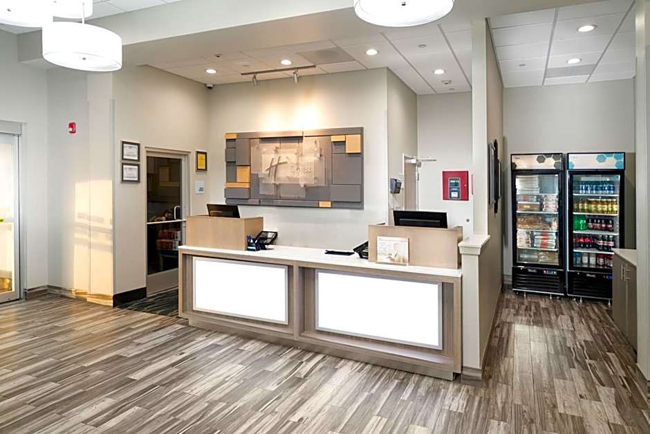 Holiday Inn Express & Suites Memphis Arpt Elvis Presley Blv By IHG