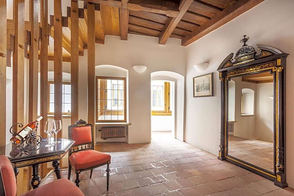 Hotel At the Green Grape