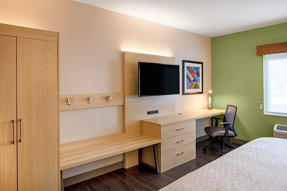 Holiday Inn Express & Suites Ft Myers Beach-Sanibel Gateway