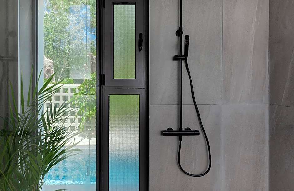 Adrop Pool Suites