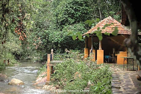 Kandy Samadhi Centre Hotel