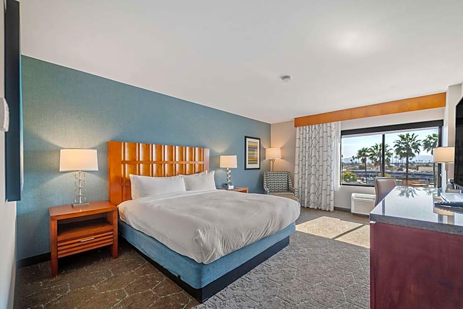 DoubleTree by Hilton Hotel Carson
