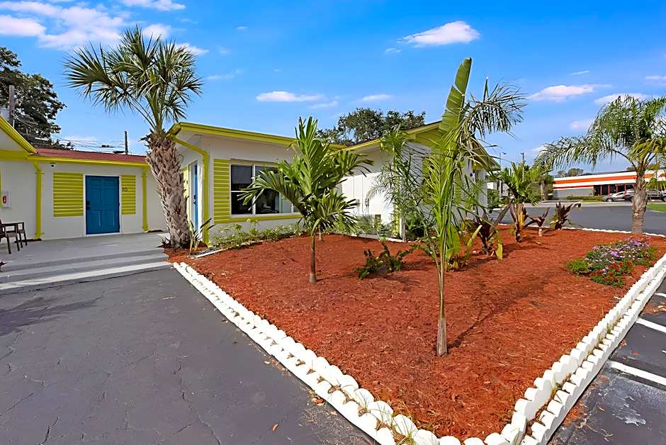 Palm Cove Motel
