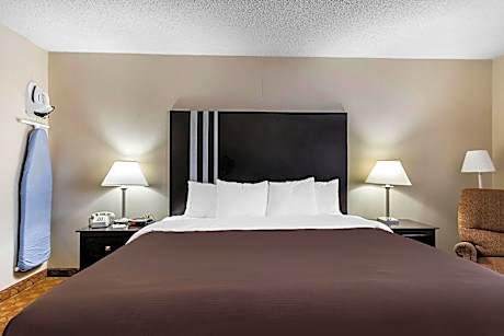 1 King Bed Nonsmoking Accessible