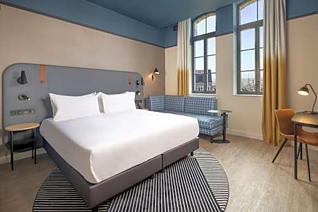 Deluxe King Room with Cathedral and City View