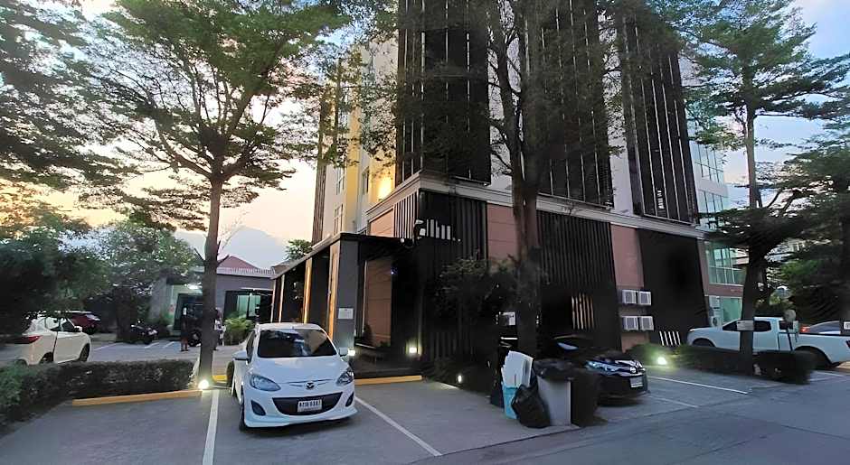 Collection O The Bangkok Cha Cha Suite