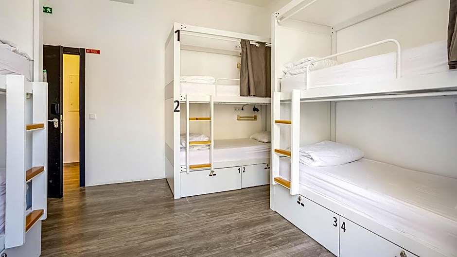 Zdjęcie 1 z 6 — Bed in 6-Bed Mixed Dormitory Room