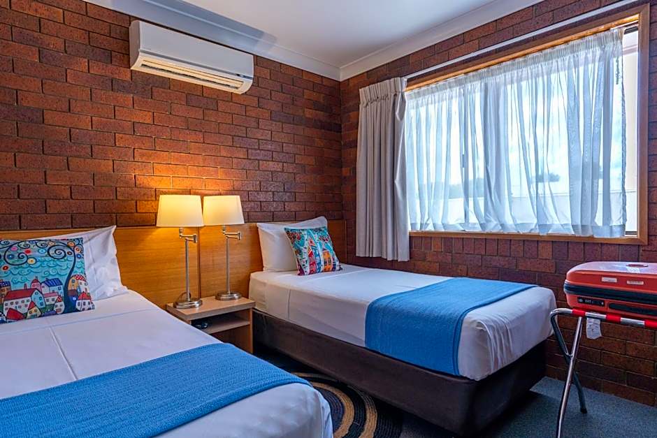 Country Pathfinder Motor Inn