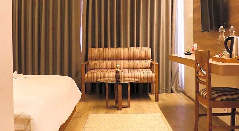 Hotel Lumbini Garden New Crystal