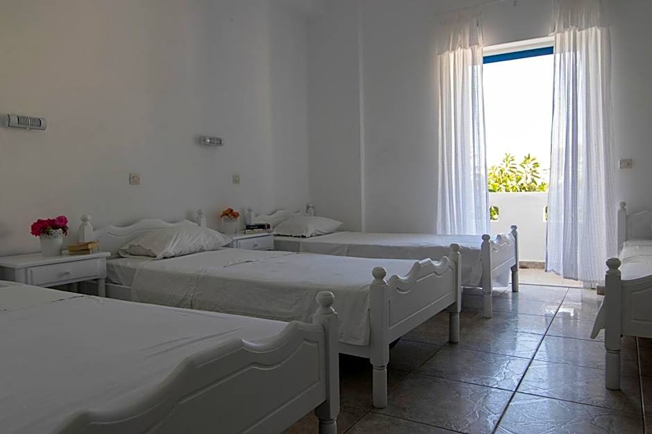 Armadoros Hotel / Ios Backpackers