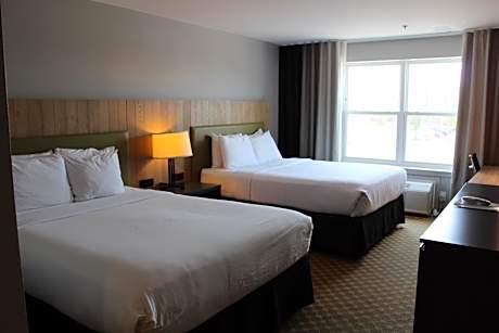 Queen Suite with Two Queen Beds and Whirlpool - Non Smoking