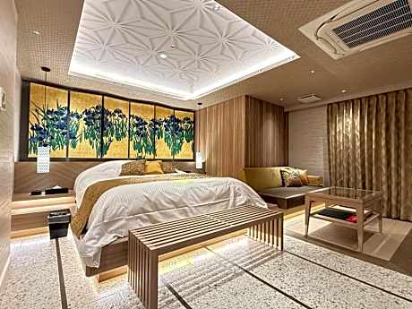Queen Room with Spa Bath