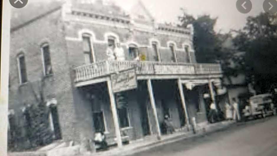 The Burlington Hotel & Bar - Alma WI