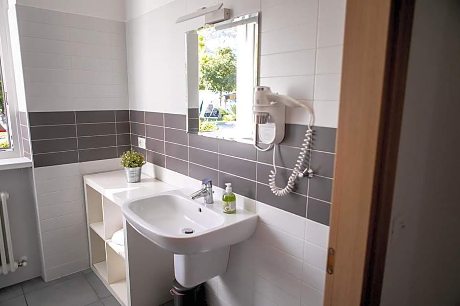 AB&C Arco Bed And Camping