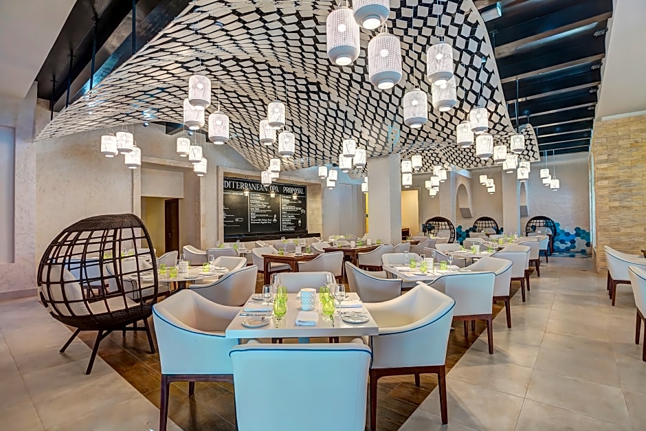 Royalton Blue Waters Autograph All-Inclusive Resor