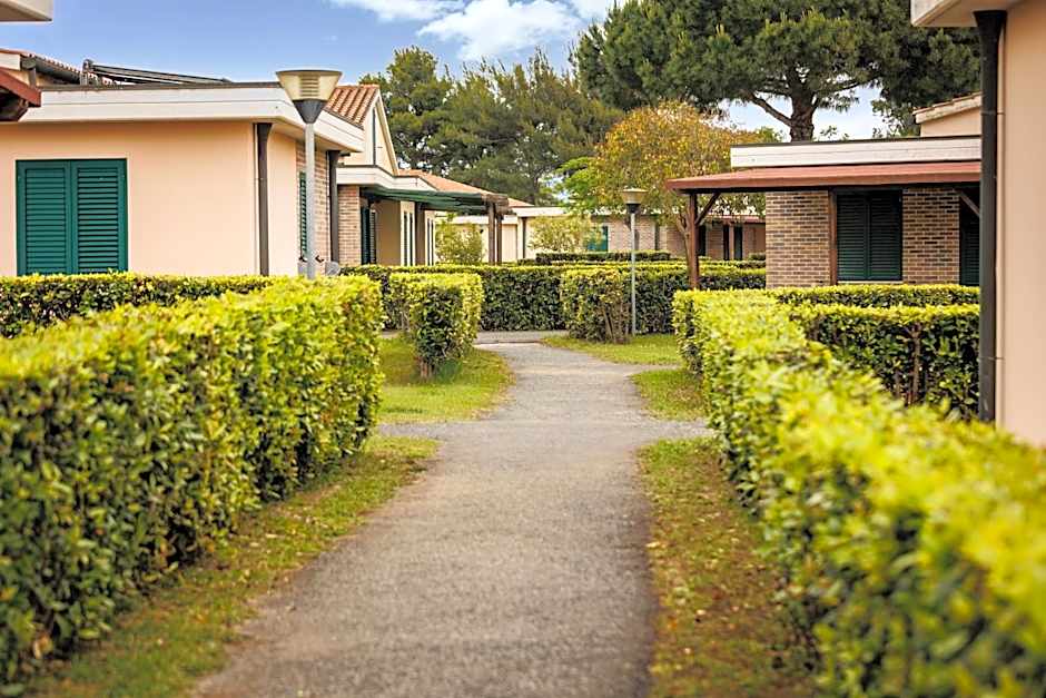 Villaggio Turistico La Cecinella